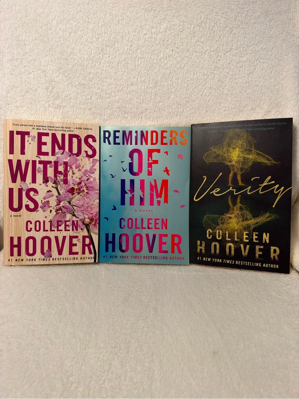 Colleen Hoover Book Bundle - It Ends with Us, Reminders of Him, and Verity
